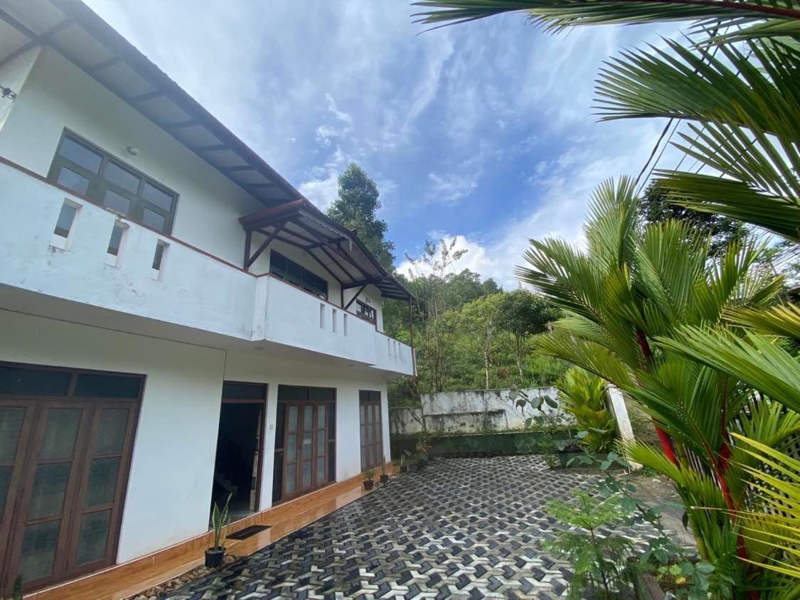 Montes Ella Exterior photo